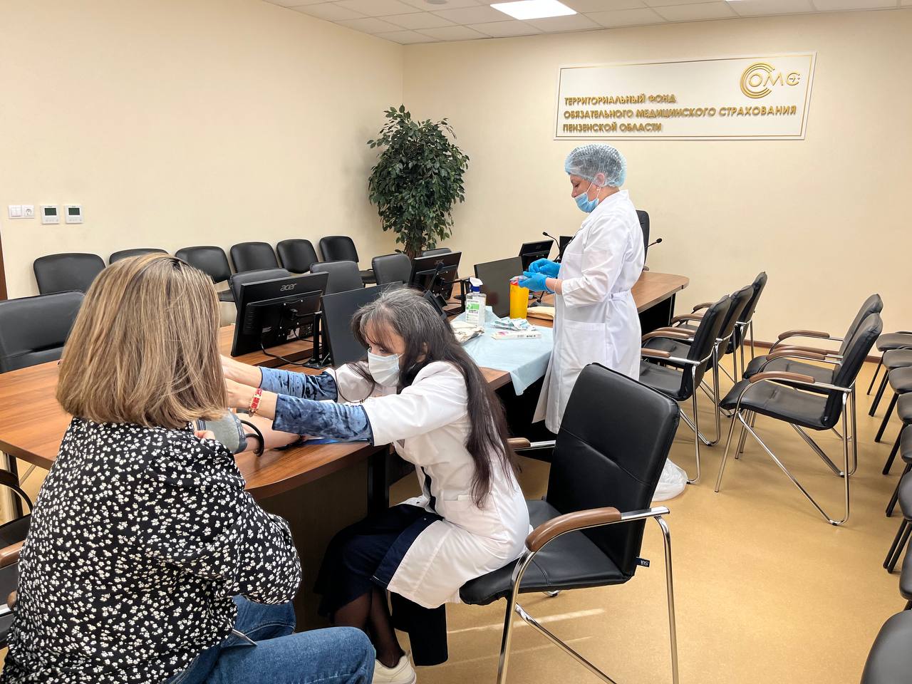 СОТРУДНИКИ ТФОМС ПЕНЗЕНСКОЙ ОБЛАСТИ ПРОШЛИ ВАКЦИНАЦИЮ ОТ ГРИППА И ПНЕВМОКОККОВОЙ ИНФЕКЦИИ