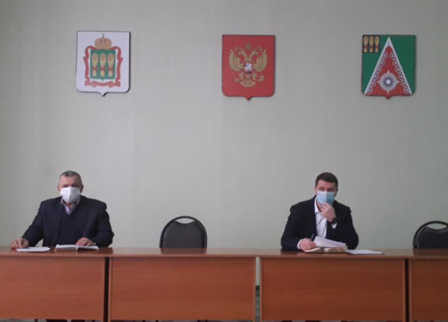 Глава администрации Камешкирского района Павел Мигин провел очередное заседание организационного комитета