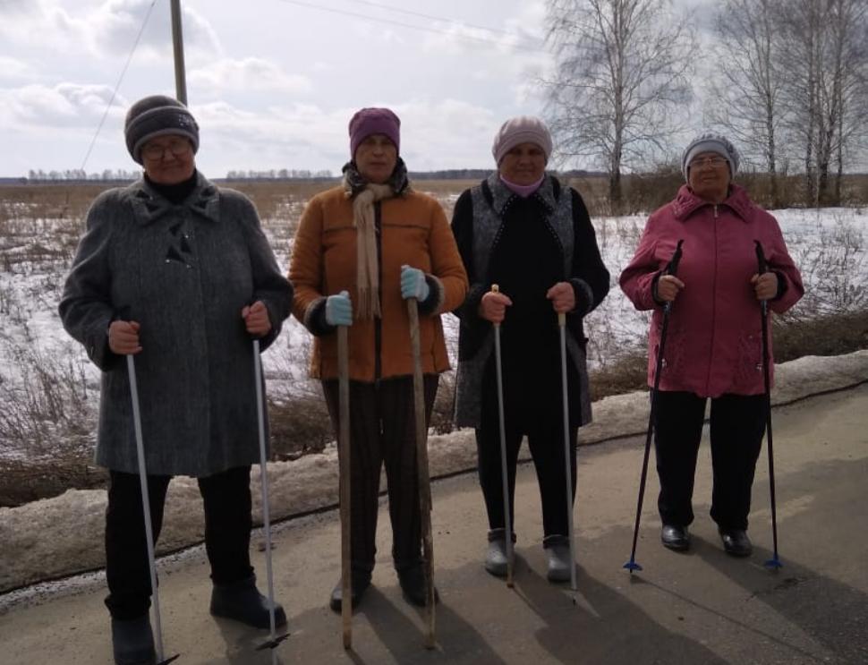 Занятия по скандинавской ходьбе для получателей социальных услуг Занятия по скандинавской ходьбе для получателей социальных услуг