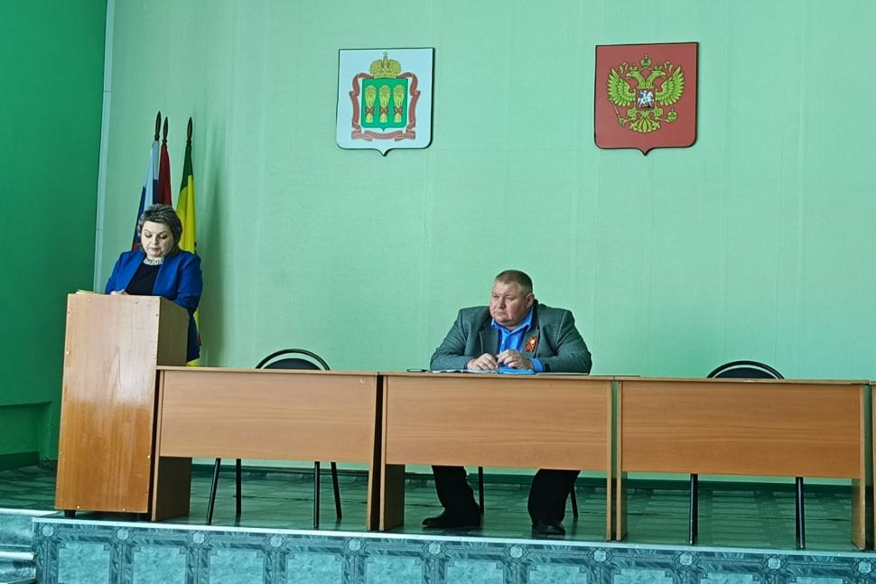  Глава Камешкирского района Дмитрий Мануковский провел оперативное совещание