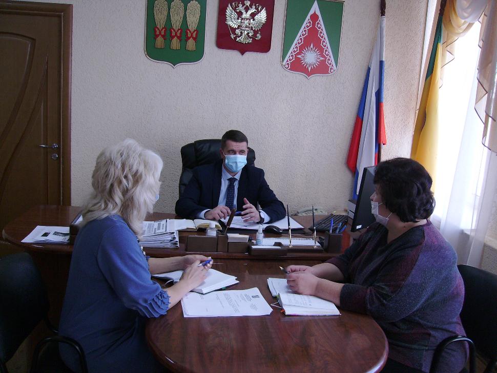Глава администрации Камешкирского района Павел Мигин провел рабочее совещание