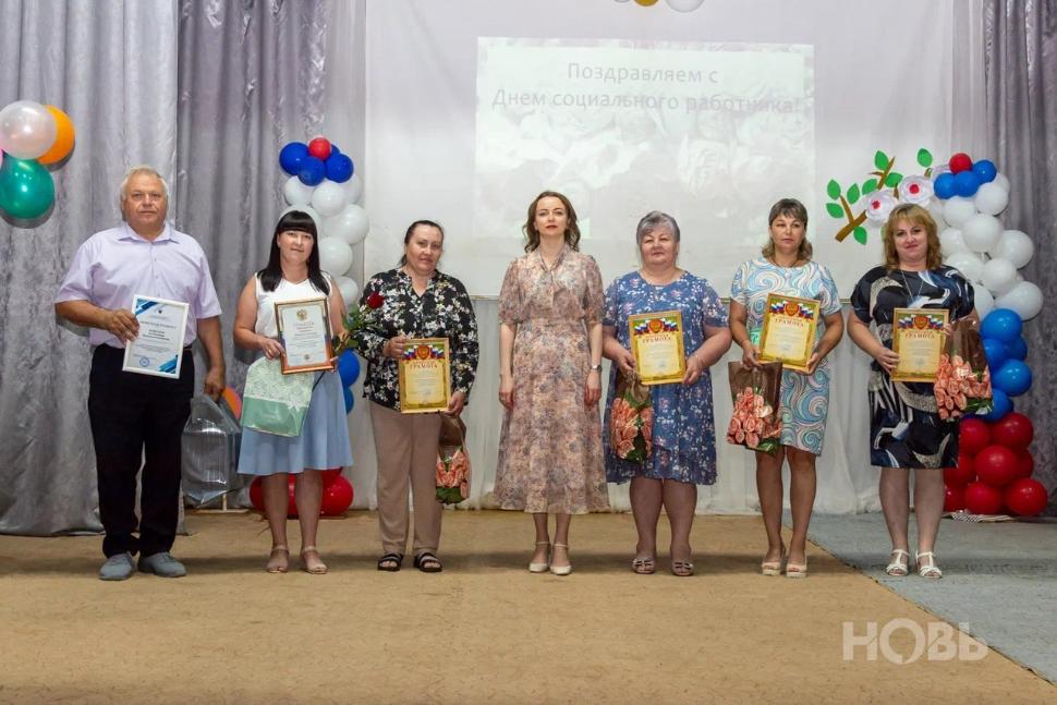В преддверии праздника Дня социального работника в Камешкирском Доме культуры состоялась праздничная концертная программа