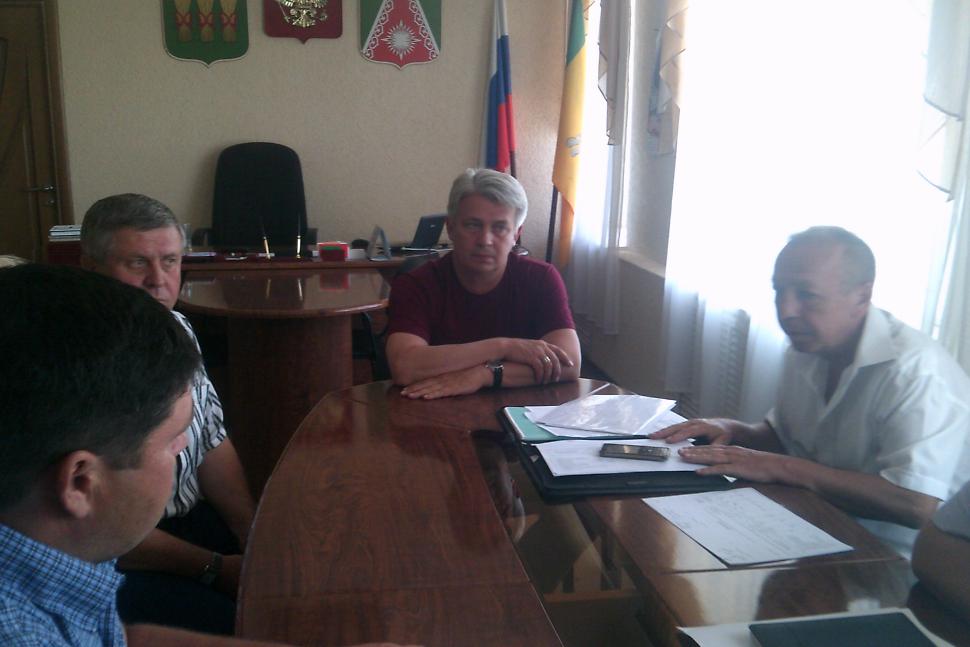 Глава администрации Камешкирского района Серегй Хазов провел рабочее совещание