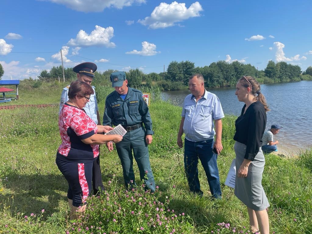 На территории Камешкирского района продолжает проводиться комплексная профилактическая работа по обеспечению безопасности на водных объектах На территории Камешкирского района продолжает проводиться комплексная профилактическая работа по обеспечению безопасности на водных объектах
