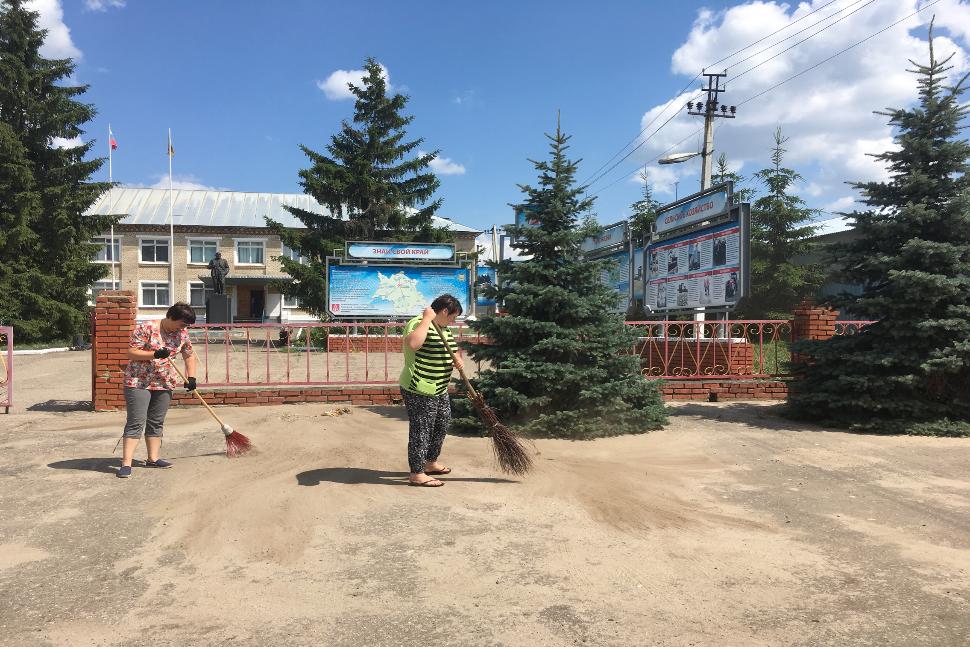Благоустройство центра в селе Русский Камешкир