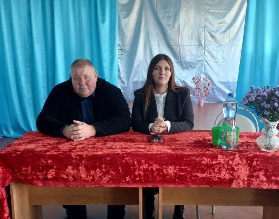 Глава Камешкирского района Дмитрий Мануковский встретился с жителями трёх сёл