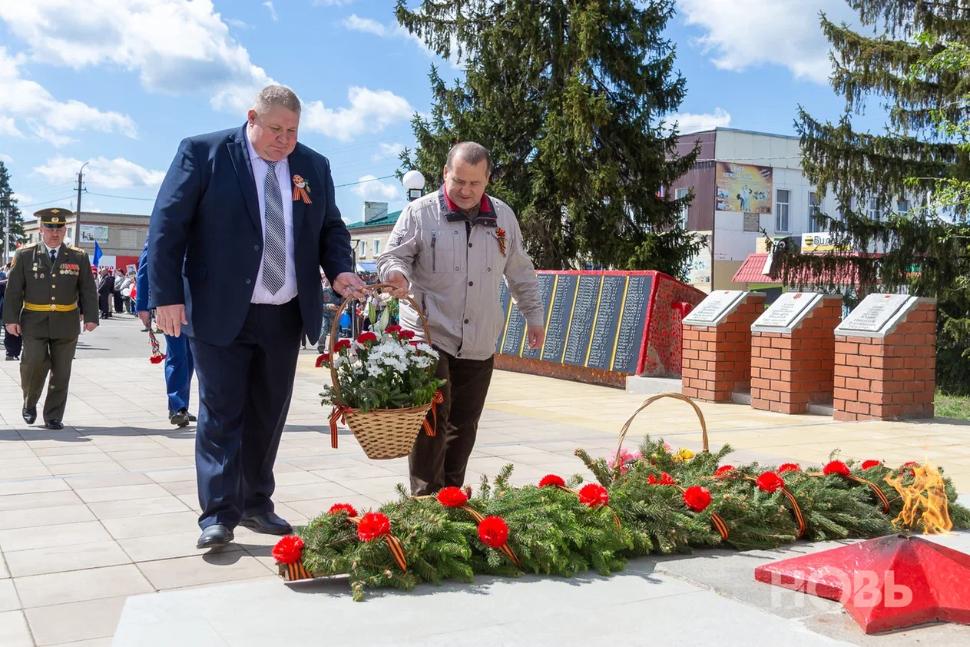 На центральной площади села Русский Камешкир прошло торжественное мероприятие, посвященное 80-летию Победы в Великой Отечественной войне На центральной площади села Русский Камешкир прошло торжественное мероприятие, посвященное 80-летию Победы в Великой Отечественной войне