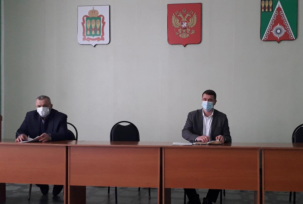 Глава администрации Камешкирского района Павел Мигин провел очередное заседание организационного комитета