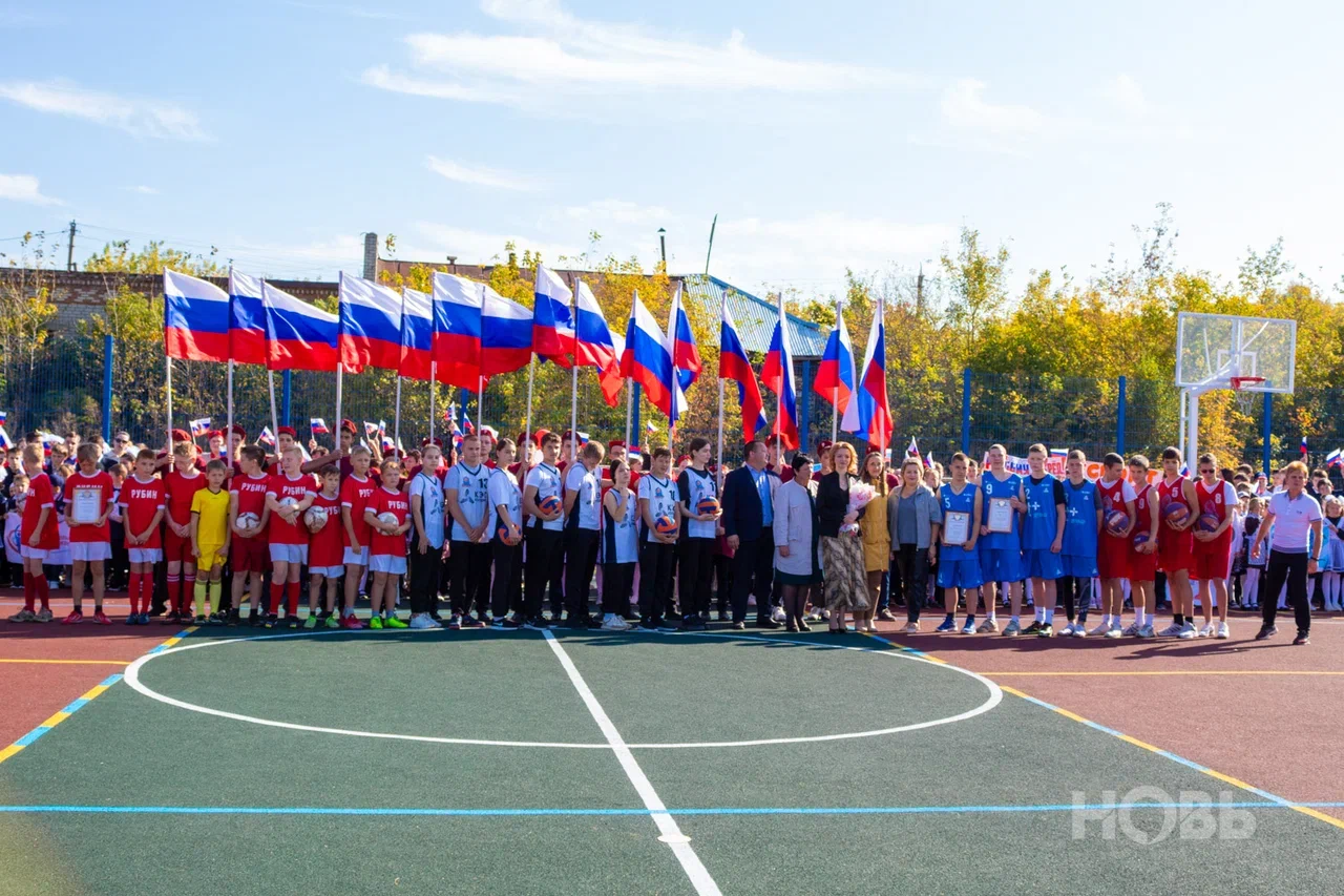 В с. Русский Камешкир состоялось торжественное открытие спортивной многофункциональной площадки