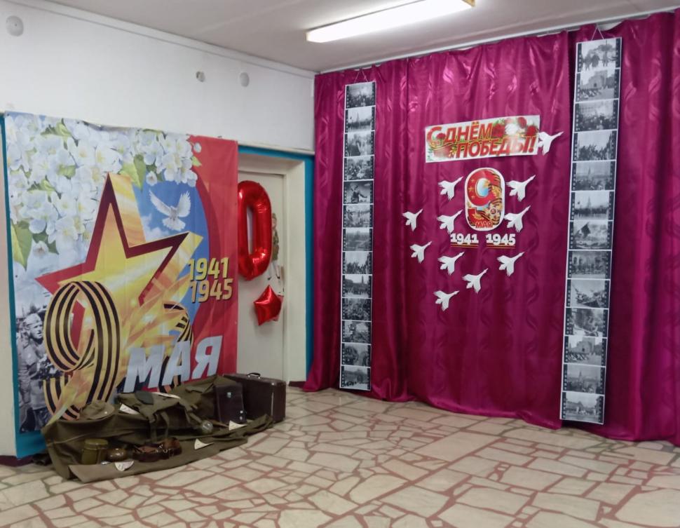В образовательных организациях продолжается конкурс на лучшее украшение к празднику «День Победы»