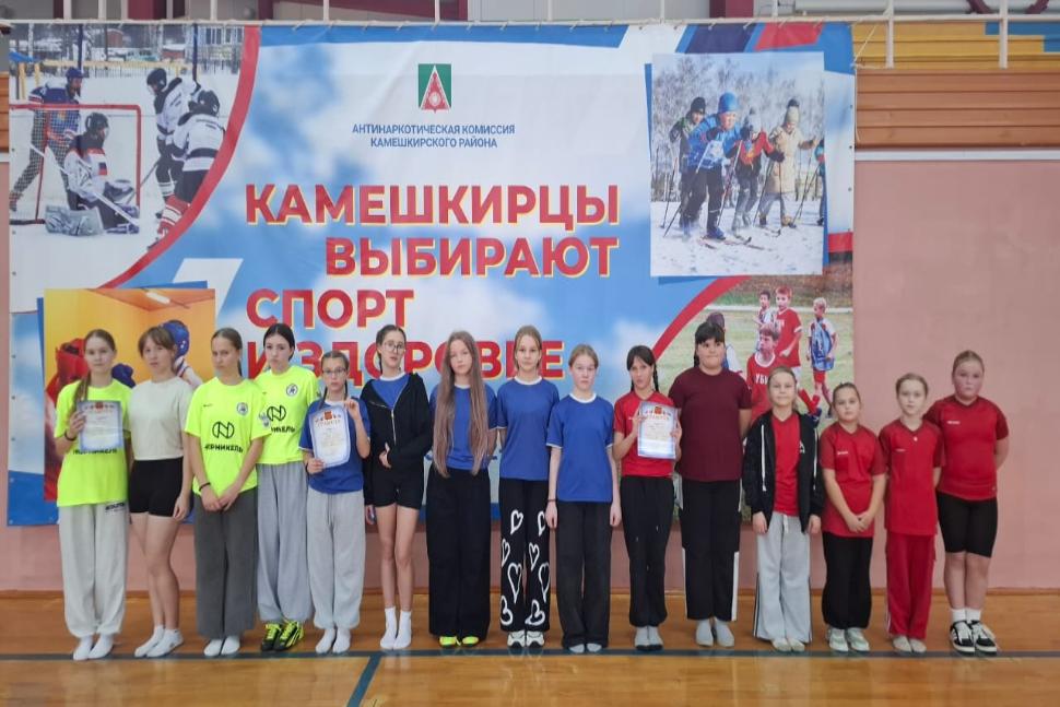 Команда девочек основной школы с. Новое Шаткино стали победителями в соревнованиях по мини-футболу