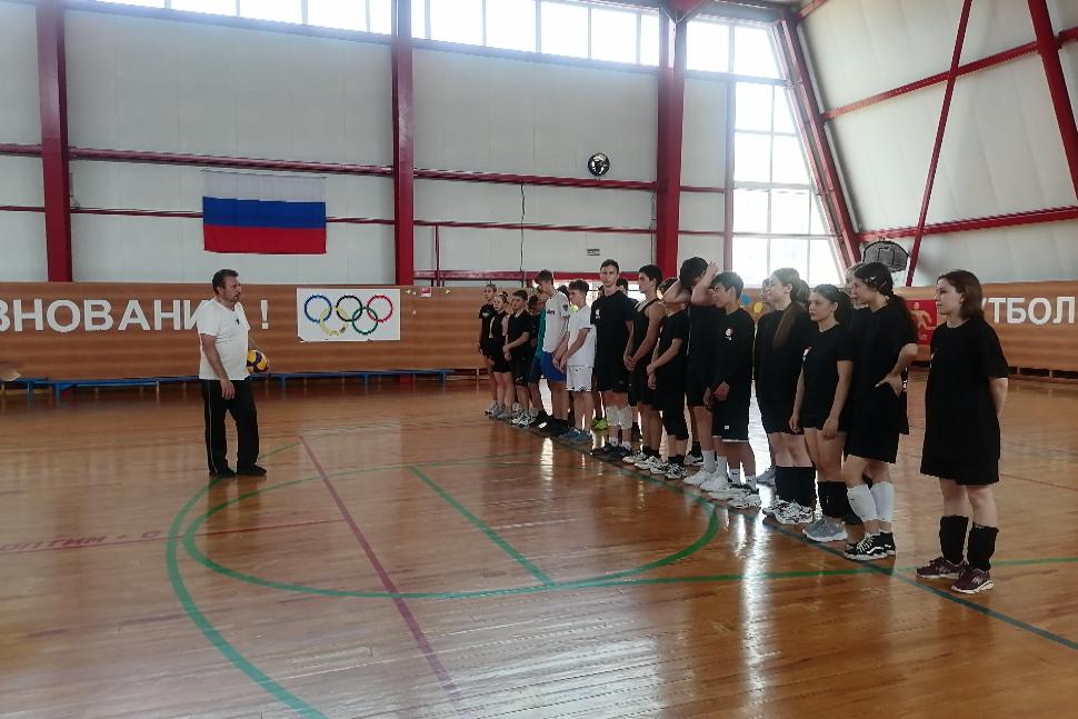 Турнир по волейболу среди юношей и девушек