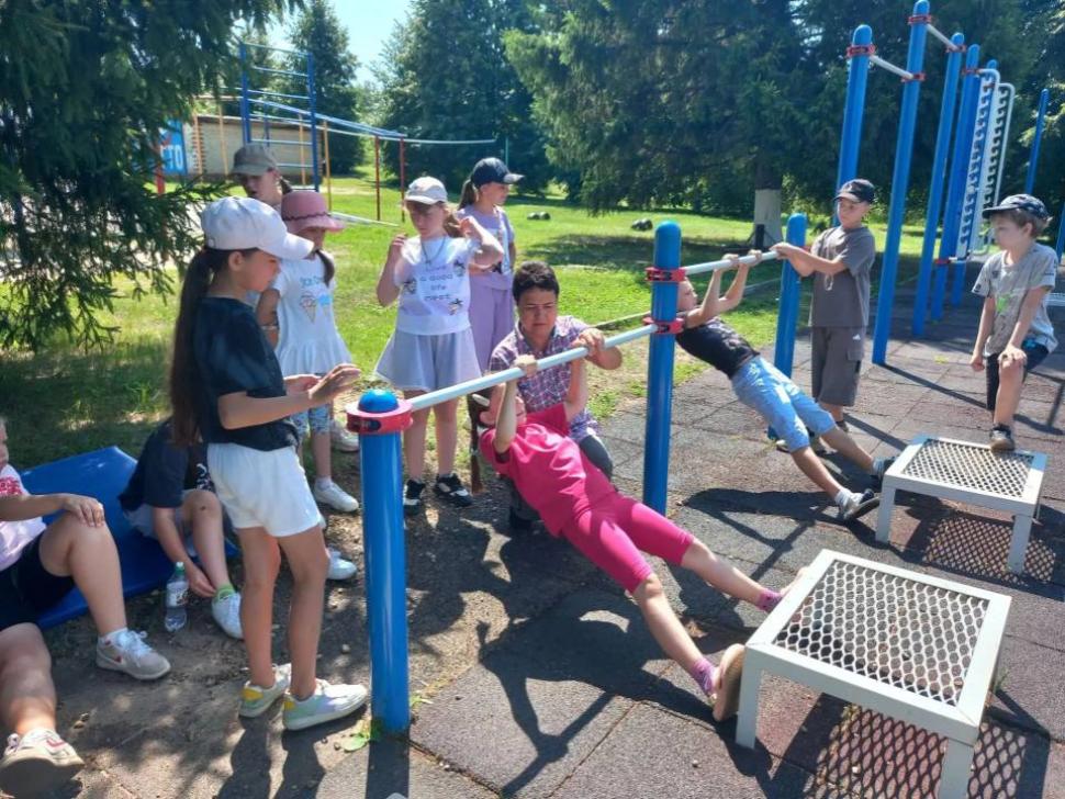 День здоровья и спорта в пришкольном лагере «Солнышко» День здоровья и спорта в пришкольном лагере «Солнышко»