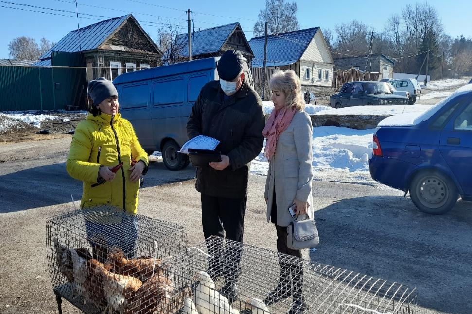 В Камешкирском районе провели рейд по проверке наличия ветеринарно-сопроводительных документов при реализации птицы и свиней, а также птицеводческой и свиноводческой продукции В Камешкирском районе провели рейд по проверке наличия ветеринарно-сопроводительных документов при реализации птицы и свиней, а также птицеводческой и свиноводческой продукции