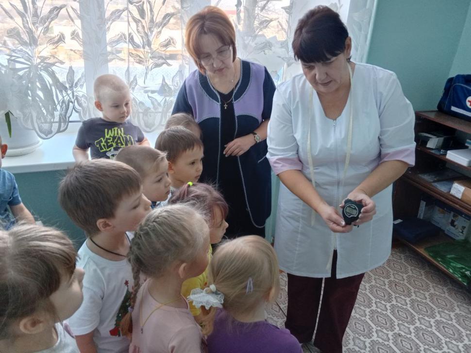 «Экскурсия в медицинский кабинет» «Экскурсия в медицинский кабинет»