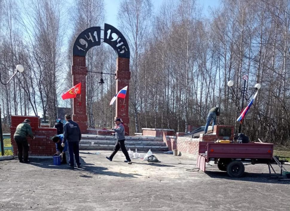 В селе Дубровки закончен ремонт памятника героям Великой Отечественной войны 1941-1945 г.г. В селе Дубровки закончен ремонт памятника героям Великой Отечественной войны 1941-1945 г.г.