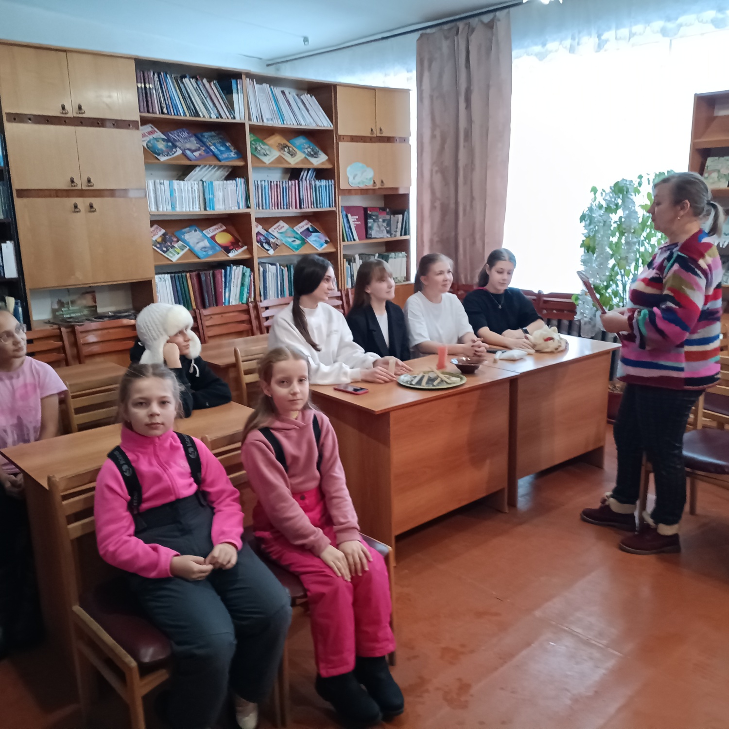 Рождественские посиделки «Звонят рождественские колокола» Рождественские посиделки «Звонят рождественские колокола»