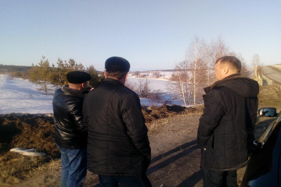 Паводковая комиссия Камешкирского района посетила гидротехнические сооружения на территории Чумаевского и Русско-Камешкирского сельсоветов