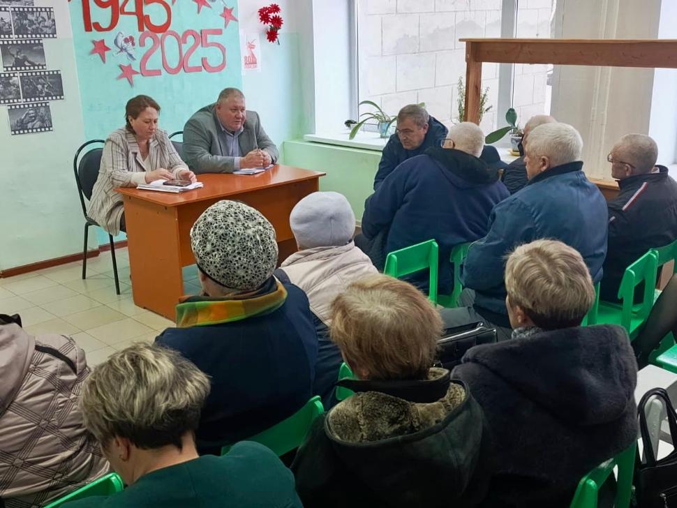 Встречи Главы Камешкирского района Дмитрия Мануковского с жителями Новошаткинского сельсовета.
