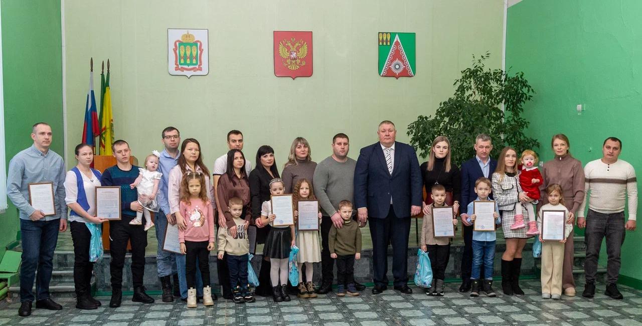Участники жилищных программ  получили сертификаты на улучшение жилищных условий 