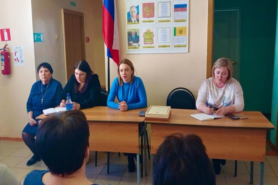 Глава Камешкирского района Ольга Белянина провела встречу с трудовыми коллективами учреждений и населением Чумаевского сельсовета Глава Камешкирского района Ольга Белянина провела встречу с трудовыми коллективами учреждений и населением Чумаевского сельсовета