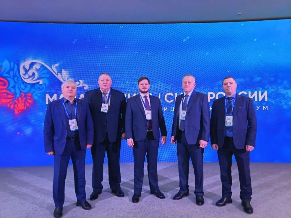 Глава Камешкирского района Дмитрий Мануковский принимает участие в III Всероссийском муниципальном форуме «Малая родина – сила России» Глава Камешкирского района Дмитрий Мануковский принимает участие в III Всероссийском муниципальном форуме «Малая родина – сила России»