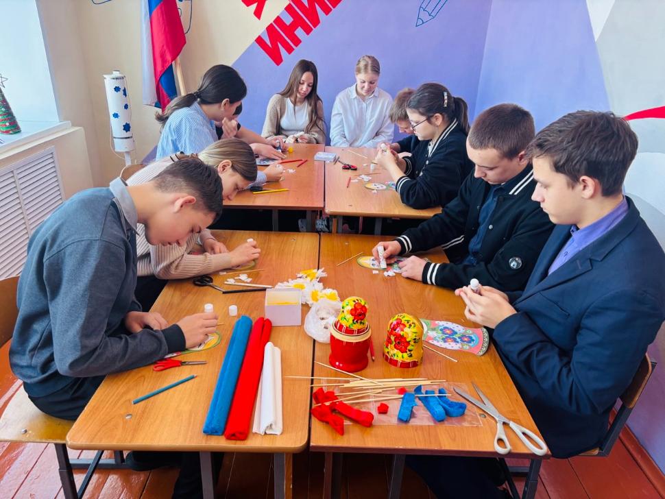 Познавательная программа «Матрешка - символ России» Познавательная программа «Матрешка - символ России»