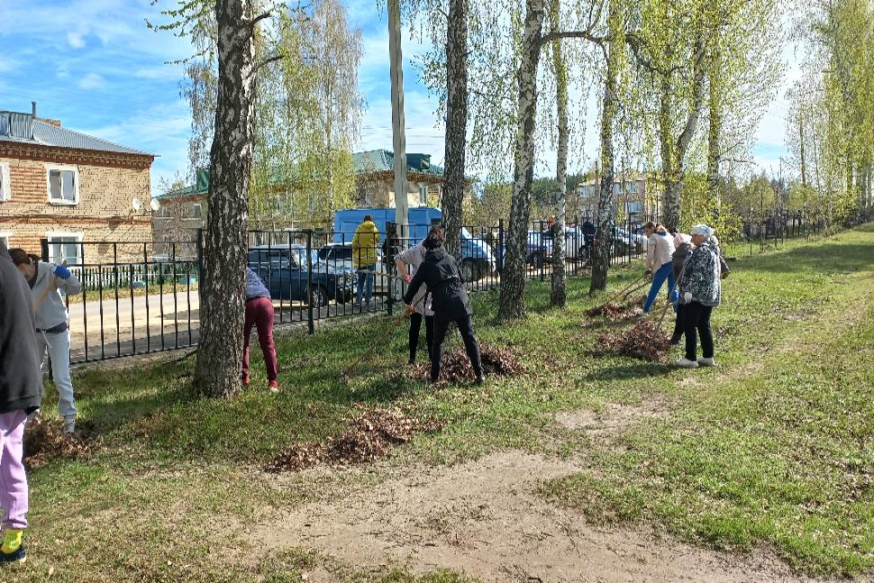 В Камешкирском районе состоялся субботник по благоустройству и санитарной очистке территорий населенных пунктов