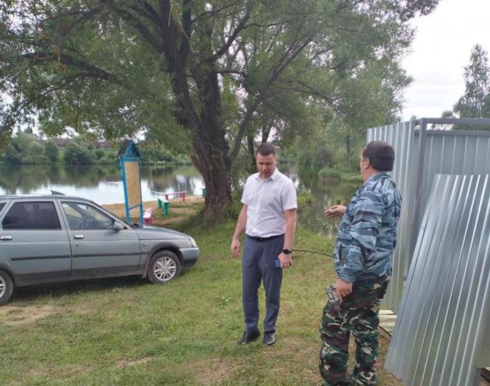 Глава администрации Камешкирского района Павел Мигин проверил благоустройство и подготовку муниципального пляжа в с. Лапшово Глава администрации Камешкирского района Павел Мигин проверил благоустройство и подготовку муниципального пляжа в с. Лапшово