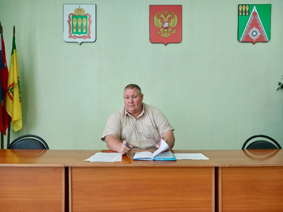 Глава Камешкирского района Дмитрий Мануковский провел оперативное совещание Глава Камешкирского района Дмитрий Мануковский провел оперативное совещание