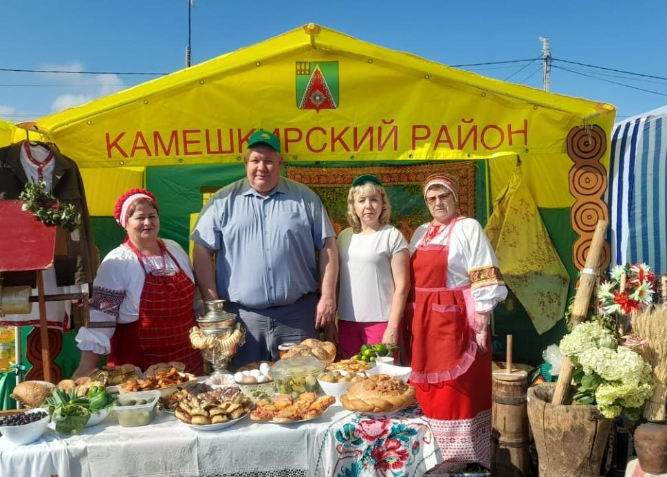 Глава Камешкирского района Дмитрий Мануковский и делегация Камешкирского района приняли участие в традиционном мероприятии агропромышленников «День поля»