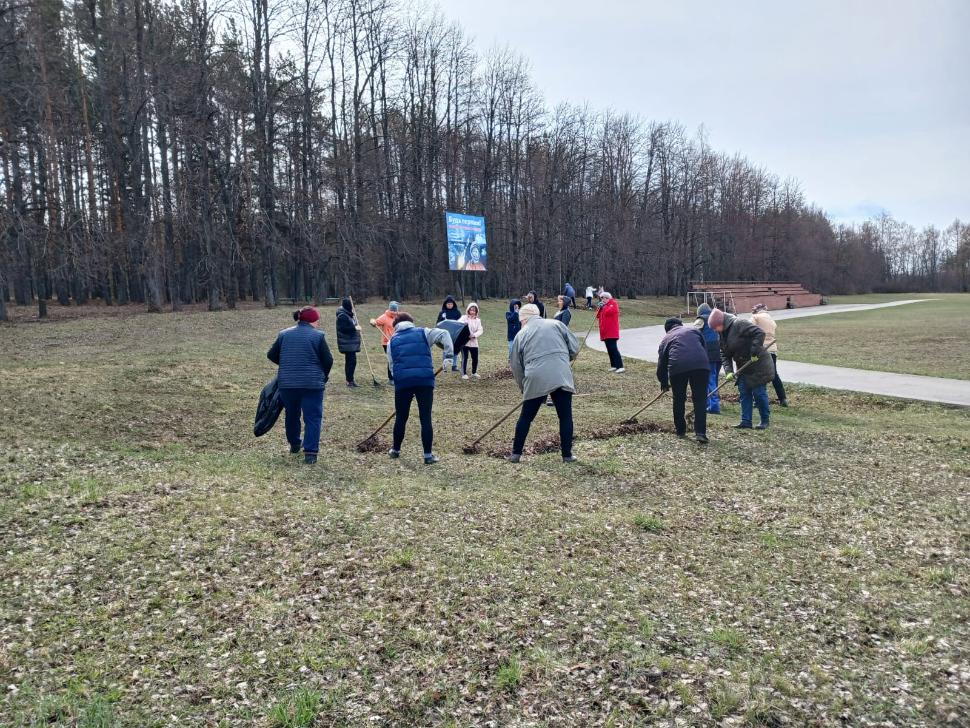 В рамках весеннего месячника по благоустройству и улучшению санитарного состояния территорий населённых пунктов состоялся субботник