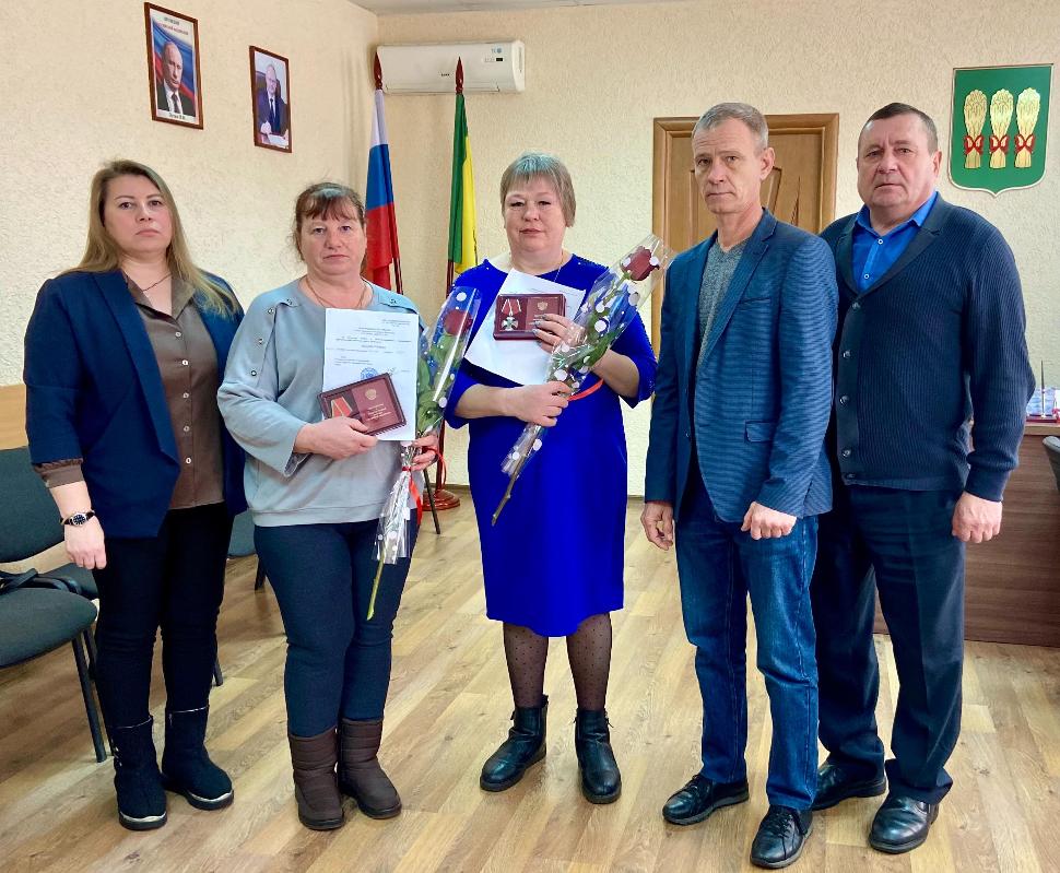  Вручение высоких государственных наград семьям героев