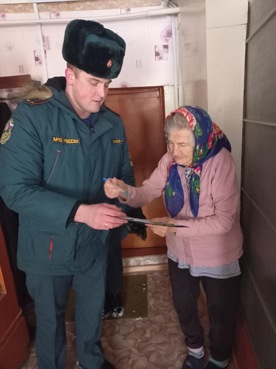 В Камешкирском районе продолжают профилактические рейды по проверке соблюдения правил пожарной безопасности в частном жилом секторе