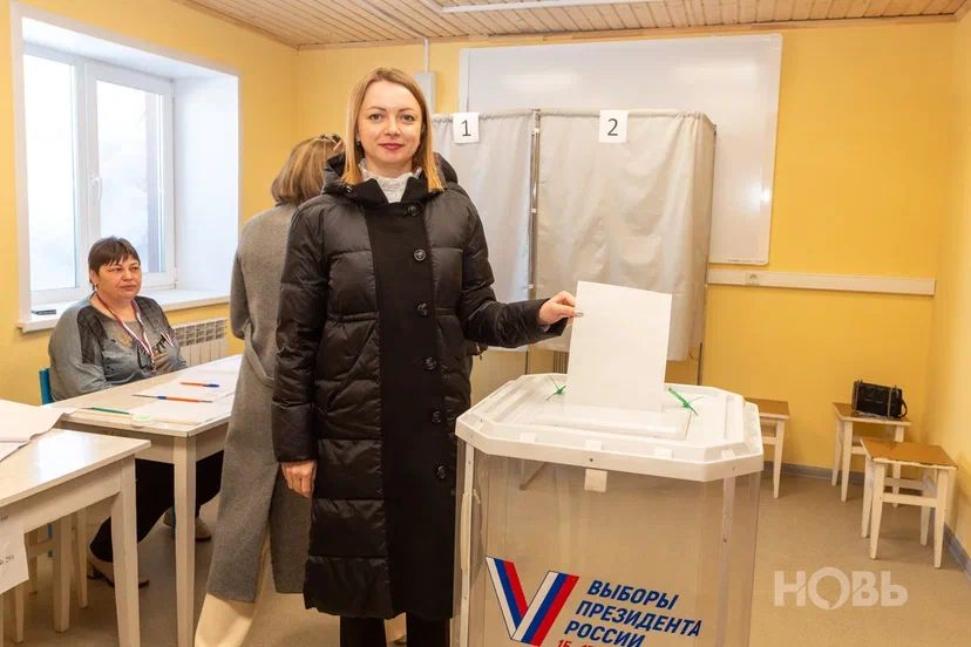Глава Камешкирского района Ольга Беляна проголосовала на выборах Президента Российской Федерации Глава Камешкирского района Ольга Беляна проголосовала на выборах Президента Российской Федерации