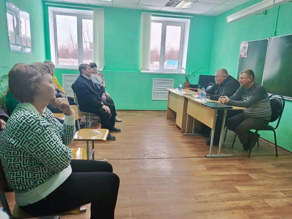 Глава Камешкирского района Дмитрий Мануковский встретился с жителями Лапшовского сельсовета