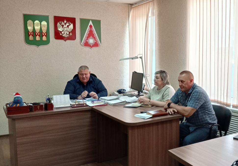 Глава Камешкирского района Дмитрий Мануковский провел рабочее совещание Глава Камешкирского района Дмитрий Мануковский провел рабочее совещание