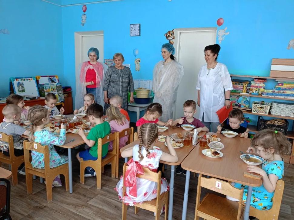 В детском саду прошел родительский контроль по организации питания 
