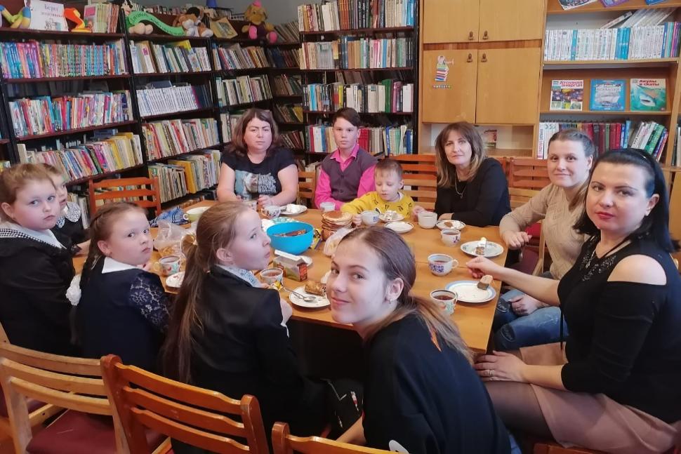 Встреча у самовара "О, самовар родной, семейный наш" Встреча у самовара "О, самовар родной, семейный наш"