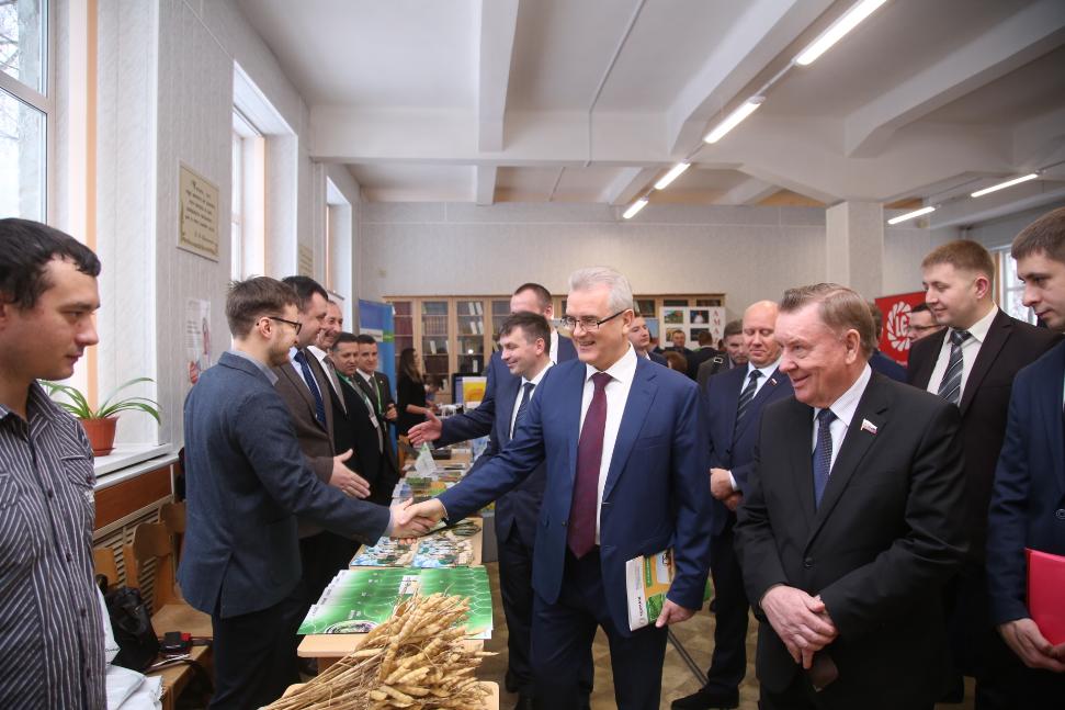 Делегация от Камешкирского района приняла участие в работе IV Агрономического форума «Технология возделывания сельскохозяйственных культур в Пензенской области» Делегация от Камешкирского района приняла участие в работе IV Агрономического форума «Технология возделывания сельскохозяйственных культур в Пензенской области»