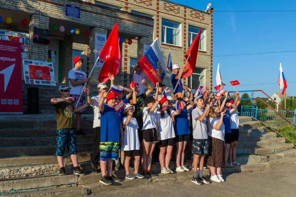 Закрытие летней смены лагеря труда и отдыха при средней школе села Старый Чирчим Закрытие летней смены лагеря труда и отдыха при средней школе села Старый Чирчим