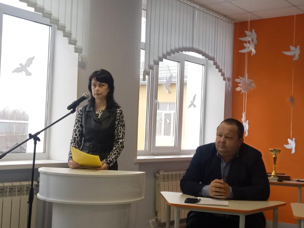 Директор МФЦ Камешкирского района выступила на общешкольном родительском собрании 