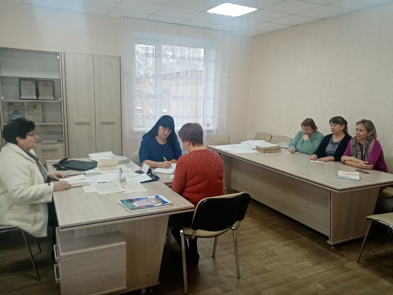 Глава администрации Русско- Камешкирского сельсовета Валентина Сорокина провела рабочее совещание со специалистами сельсовета по вопросам планерки в администрации Камешкирского района