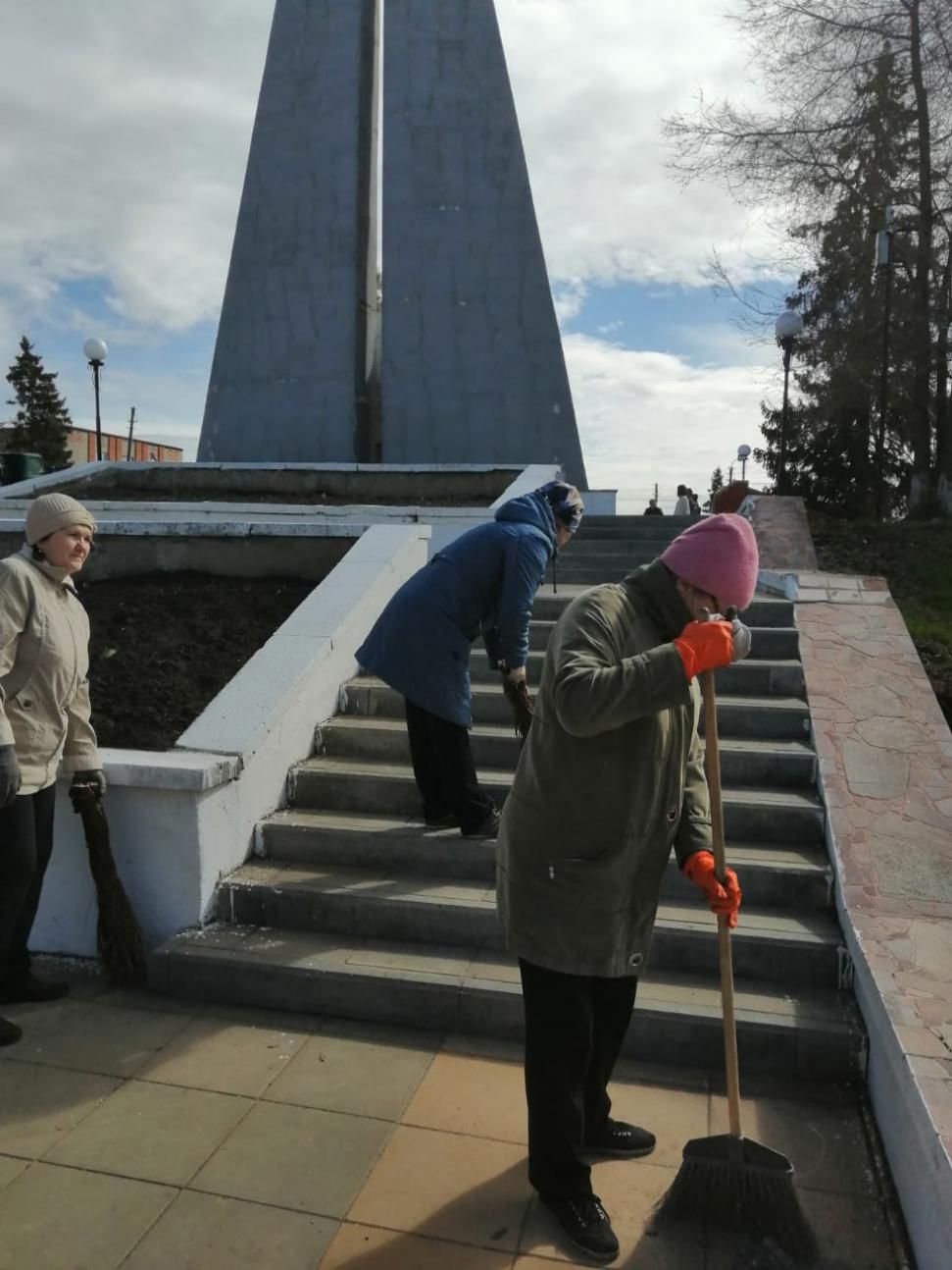 Участие во Всероссийской акции "День заботы о памятниках истории и культуры" Участие во Всероссийской акции "День заботы о памятниках истории и культуры"