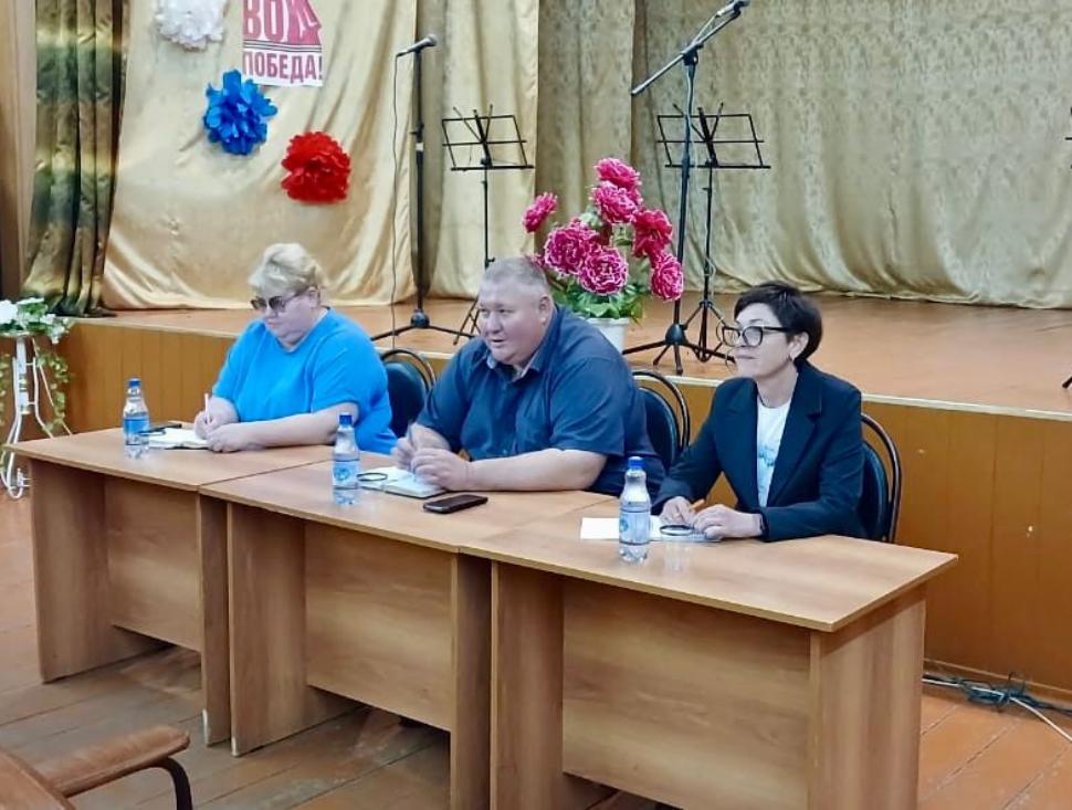 Глава Камешкирского района Дмитрий Мануковский провел встречу с населением Большеумысского сельсовета