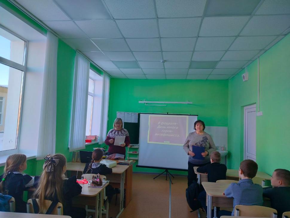 Устный журнал «Памяти юных героев будем достойны» Устный журнал «Памяти юных героев будем достойны»
