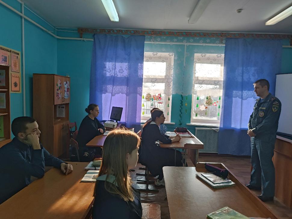 В образовательных организациях Камешкирского района проводятся беседы по пожарной безопасности 