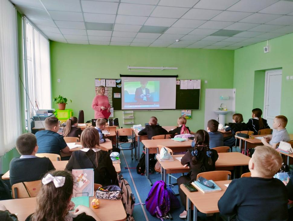 Кинолекция «Социальные сети: вред или польза» Кинолекция «Социальные сети: вред или польза»