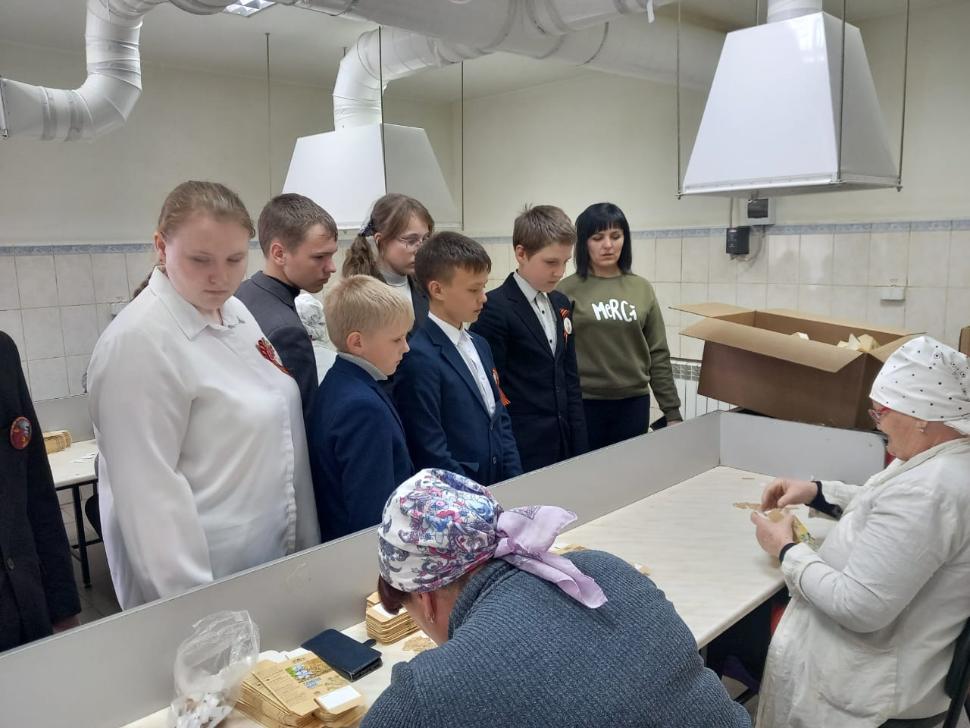 Ученики Кулясовского филиала побывали на предприятиии ООО «Цветущий луг»