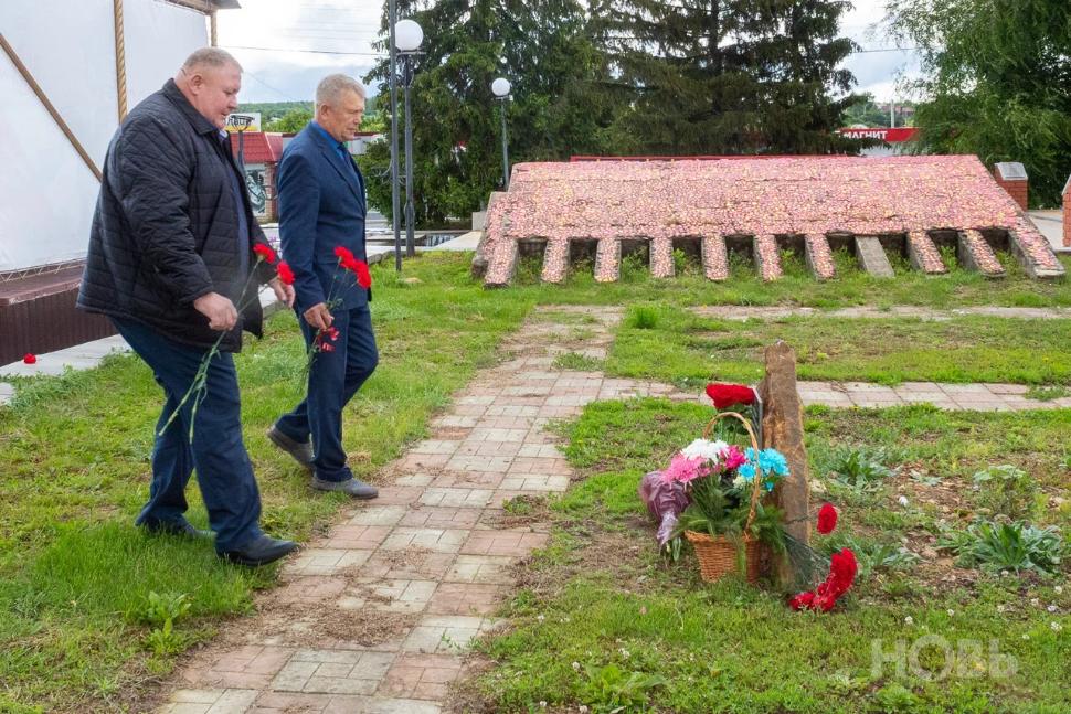 Памятное мероприятие у монументов героям Великой Отечественной войны, СВО и воинам-интернационалистам Памятное мероприятие у монументов героям Великой Отечественной войны, СВО и воинам-интернационалистам